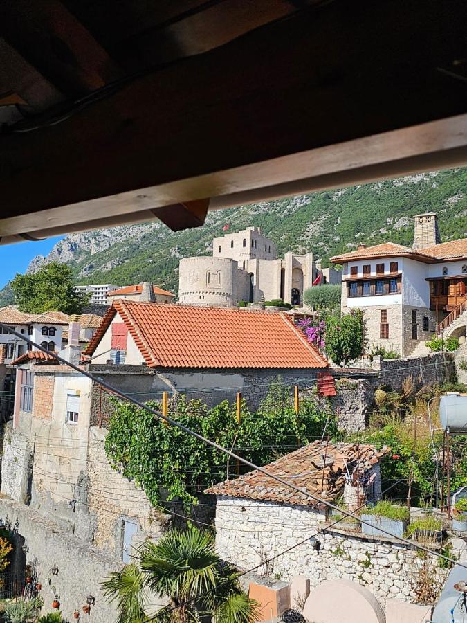 Castle - Inside,Voga Guesthause 호텔 Krujë 외부 사진